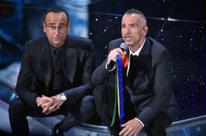 carlo-conti-e-eros-ramazzotti-sul-palco-dell